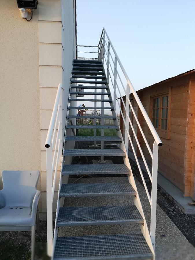 Les Fermiers Bed & Breakfast Giremoutiers Екстериор снимка