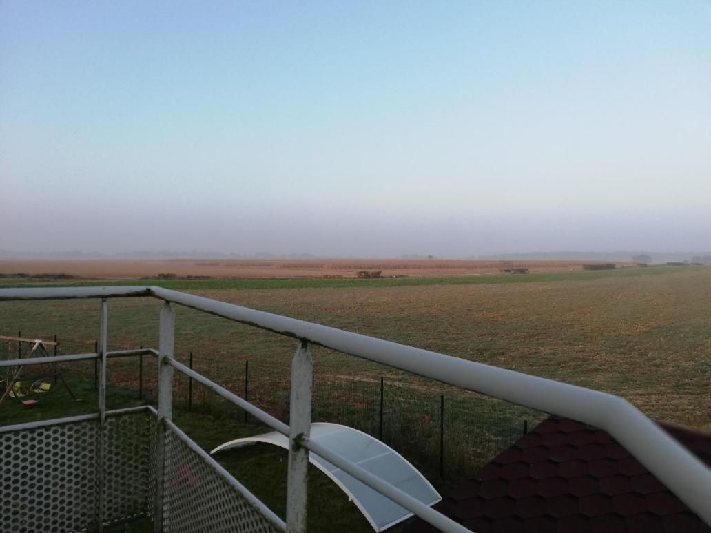 Les Fermiers Bed & Breakfast Giremoutiers Екстериор снимка